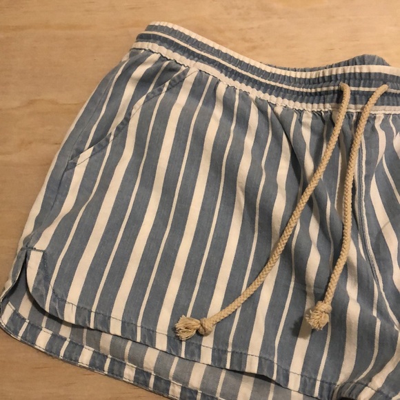 NEW WITH TAGS — American Eagle soft pinstripe shorts with pockets. - Picture 2 of 4